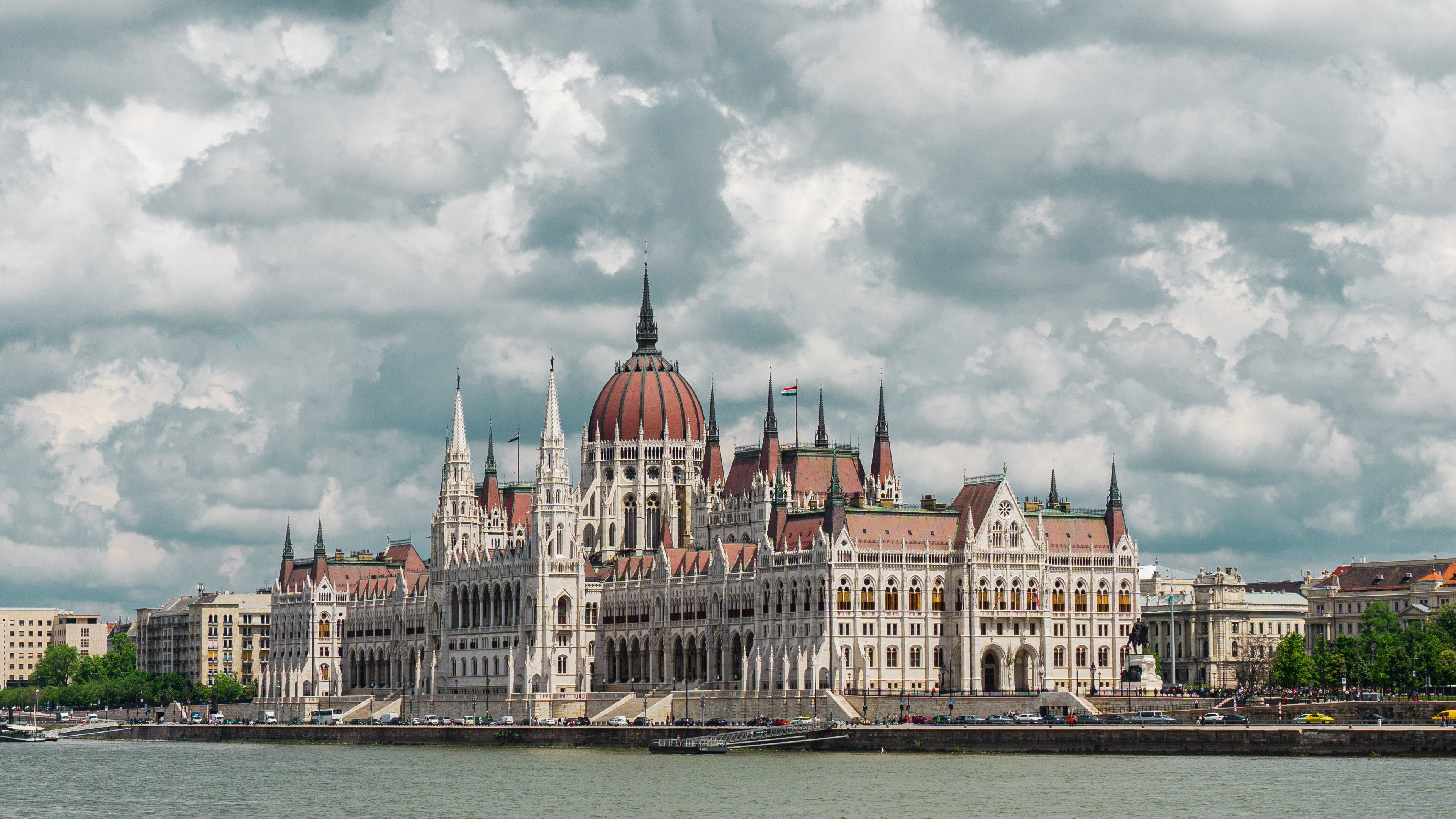 picture from the parliament budapest