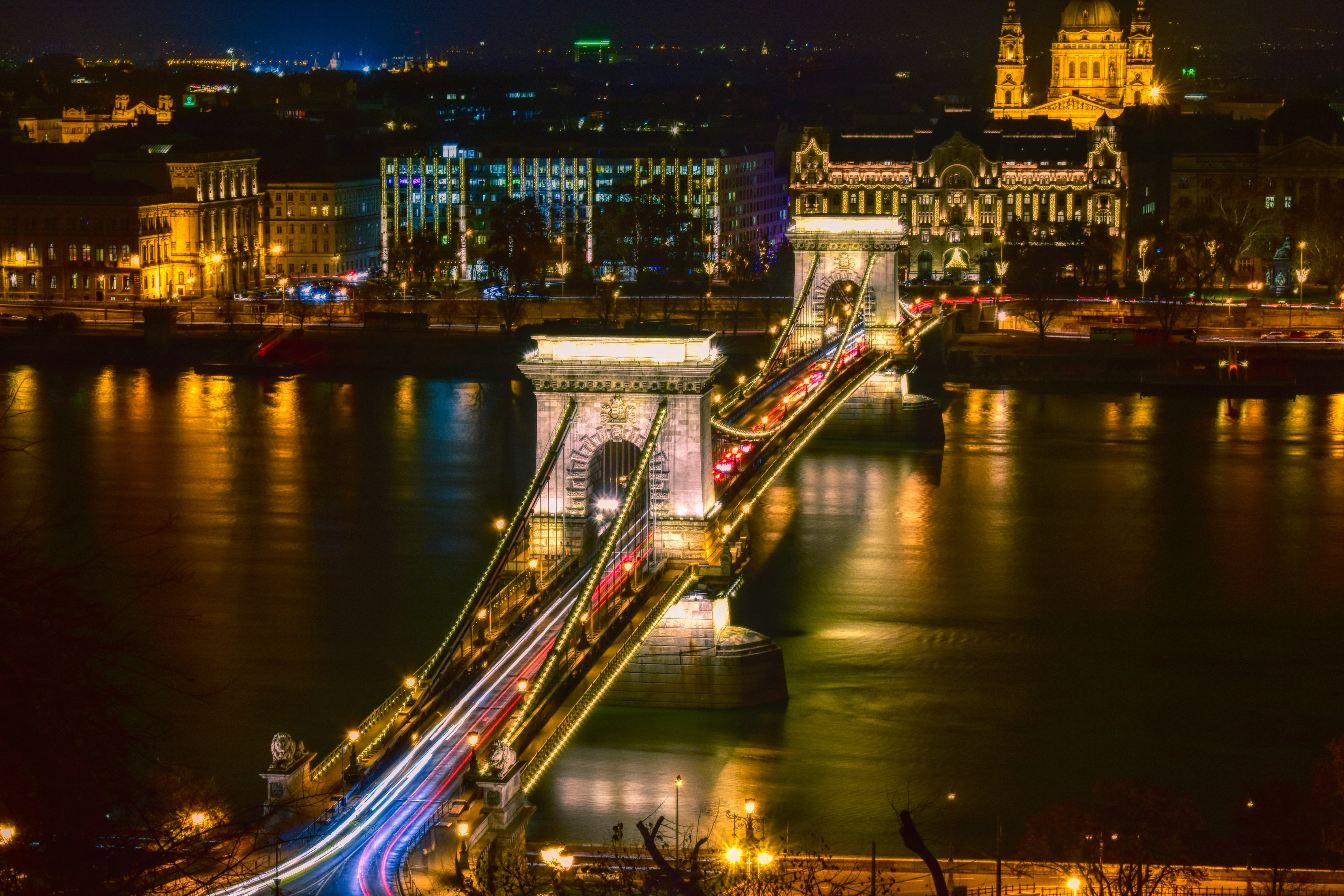 picture on the chainbridge